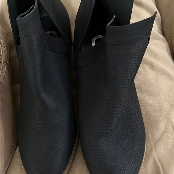 Stylish Women's Ankle Boots - Tan and Black 2 pairs !! Size 10 - Picture 2 of 9